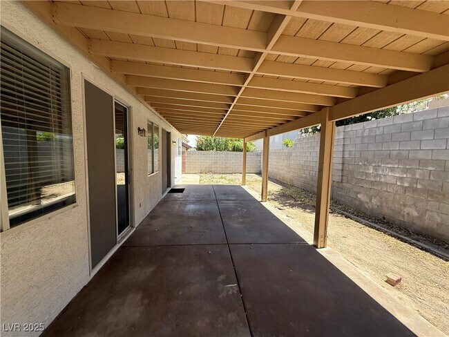 Building Photo - 831 Sleepy Moon Ave