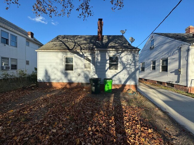 Building Photo - Newly updated 3 bd house in Euclid- NO VOU...
