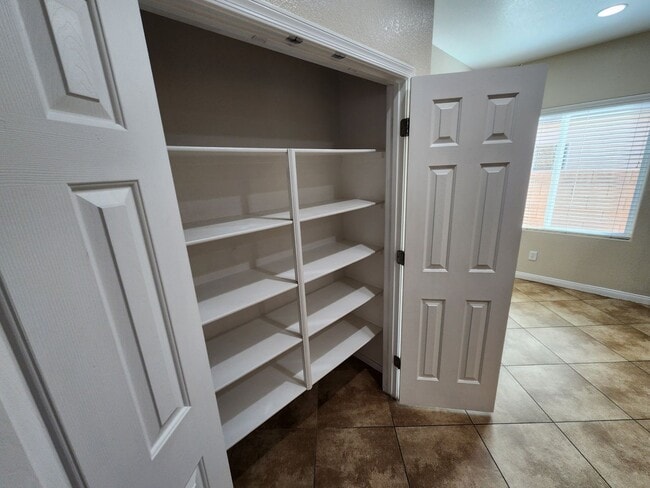 Building Photo - Spacious 3Bed/2Bath/2Car home nestled in the desirable Anthem Highlands Community