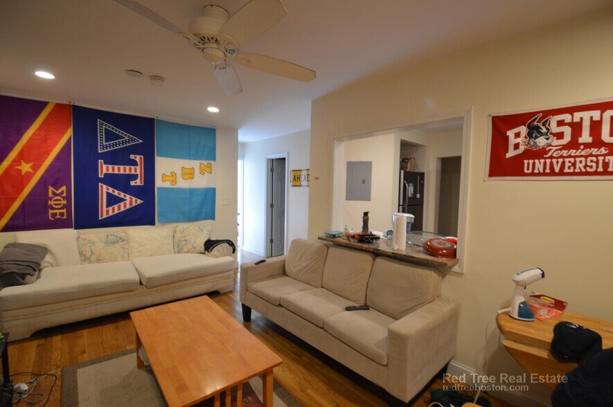 Building Photo - 62 Egmont