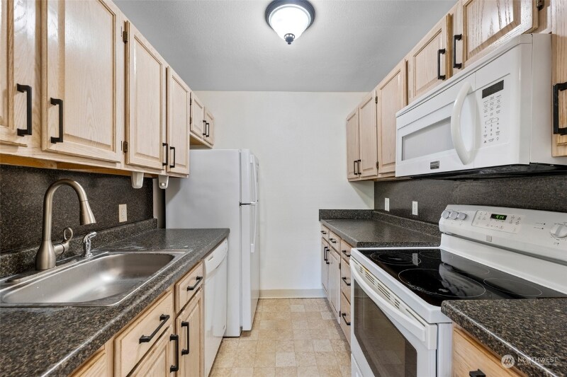 Building Photo - 6111 N 16th St