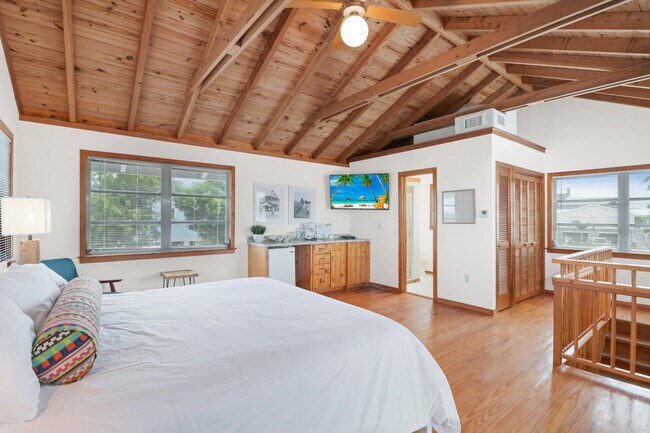 Building Photo - 53 Barry Ave