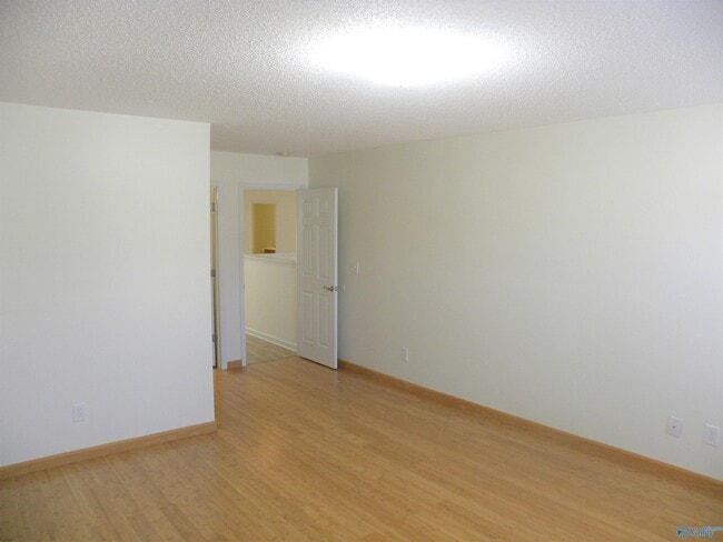 Building Photo - 409 Jasmine Dr