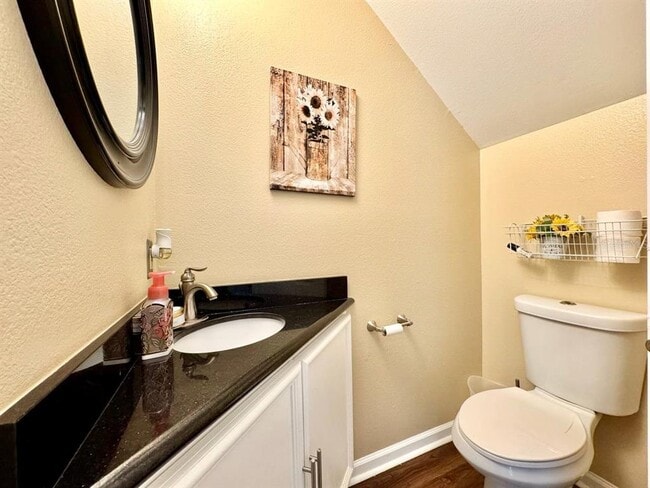 Building Photo - 2879 Thaxton Dr