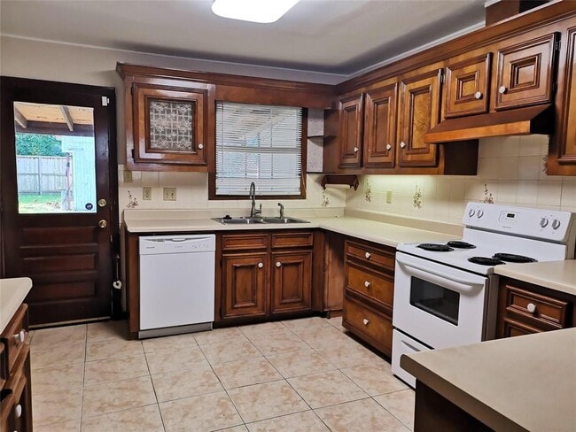 Building Photo - 5405 Huisache St