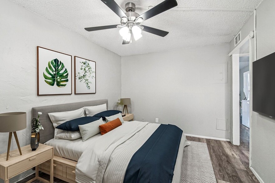 Interior Photo - Summit on Thomas