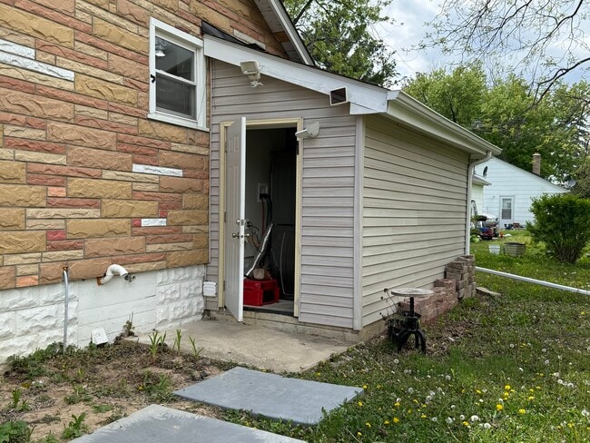 Building Photo - 208 W Nippersink Rd