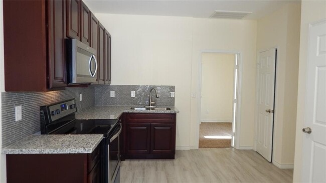 Building Photo - Great 3 Bedroom, 2 1/2 bath new constructi...