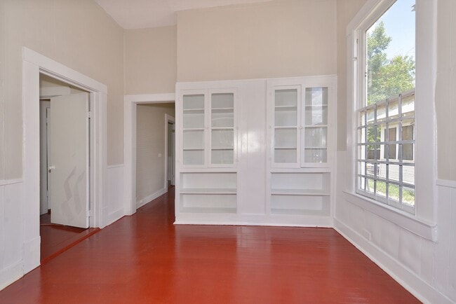Building Photo - Nice Historic Home Near  Downtown