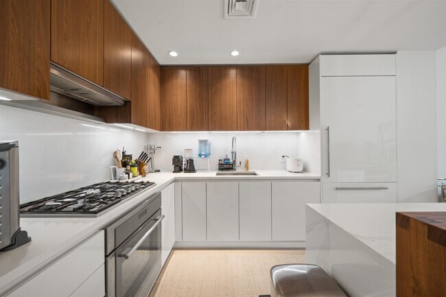 Building Photo - 1000 Maxwell Ln