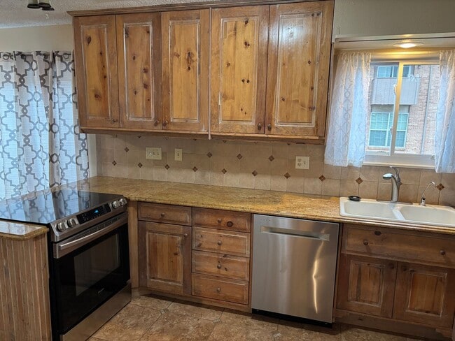 Building Photo - Move in ready unit for rent on Willow Bend!