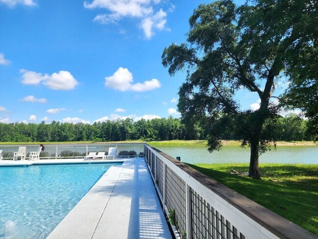 Building Photo - Lovely 4/2 available now in Raley Farms of...
