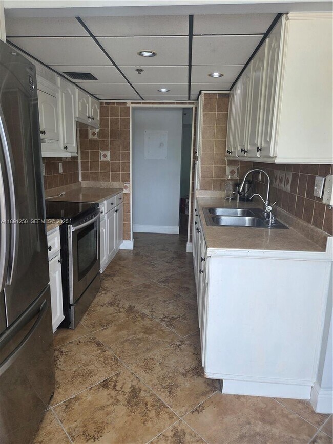 Building Photo - 210 174th St