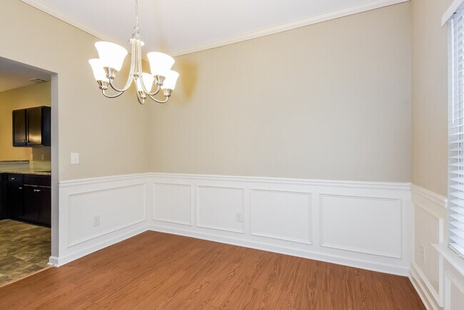 Building Photo - 161 Crescent Woode Way