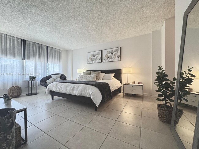 Building Photo - 3800 S Ocean Dr
