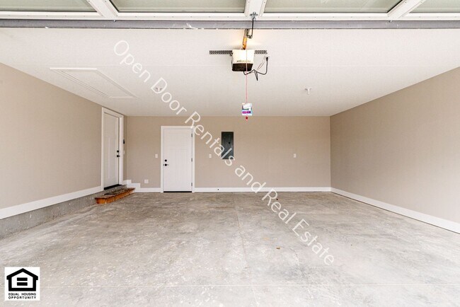 Building Photo - 10545 Old Leo Rd