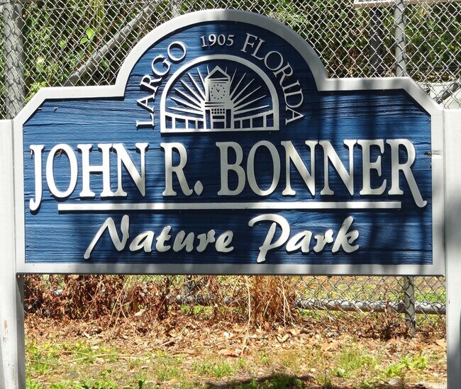 Building Photo - 2 bed 2.5 bath home only 1.5 miles to the ...