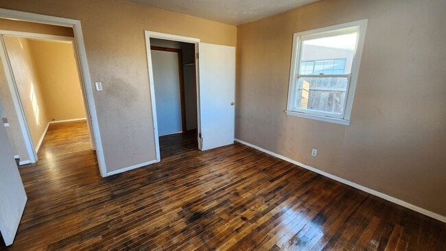 Building Photo - 1012 E Brazos St