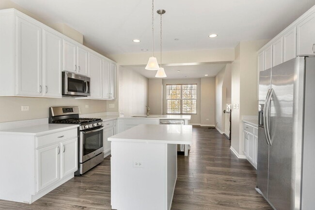 Building Photo - 2955 Madison Dr