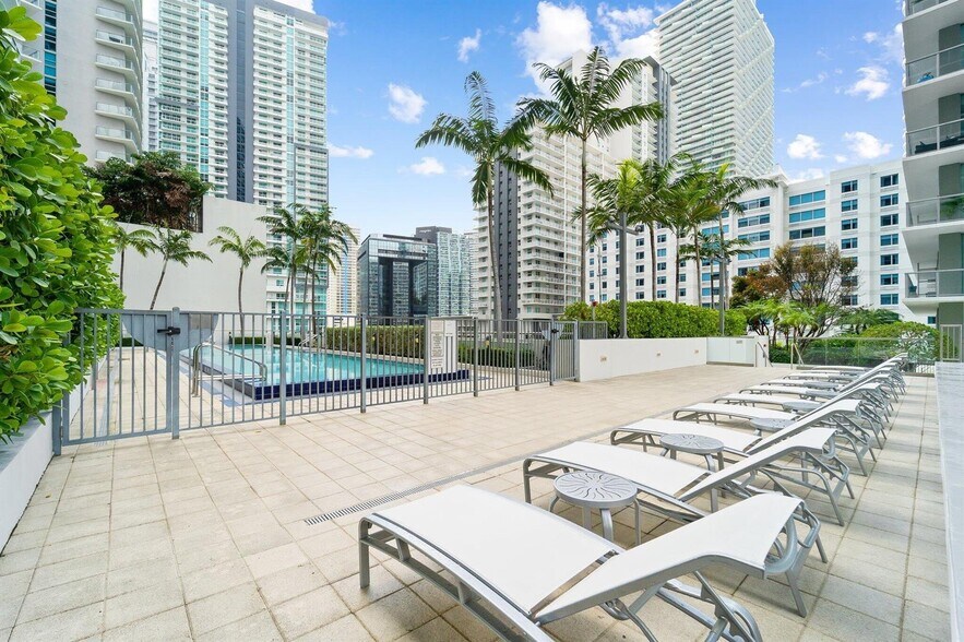 Building Photo - 1111 SW 1st Ave