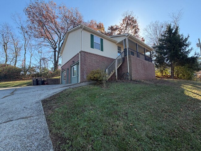 Building Photo - 4063-4063 Wynn St