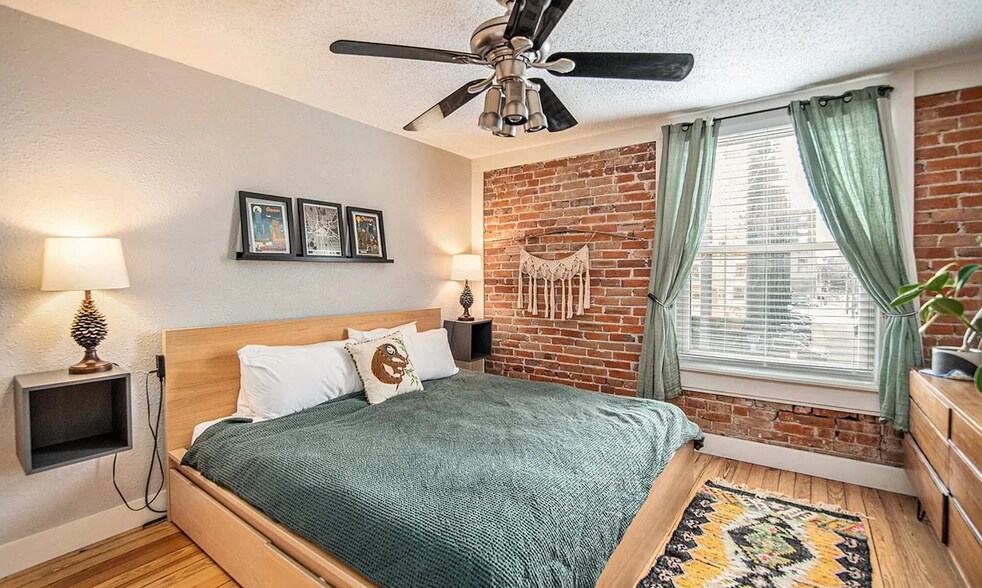 Building Photo - 121 E 8th Ave