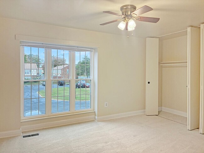 Building Photo - 2 Bed in Henrico Neighborhood