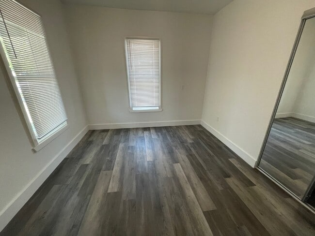 Building Photo - Updated 2 Bedroom, 1 Bathroom house with w...