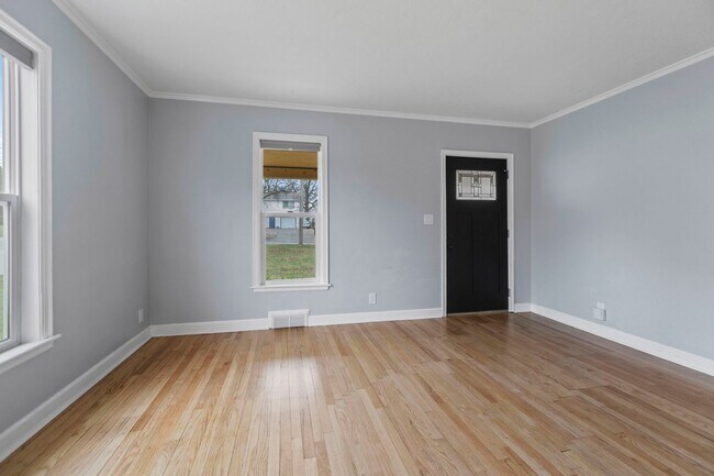 Building Photo - 3210 S 48th St