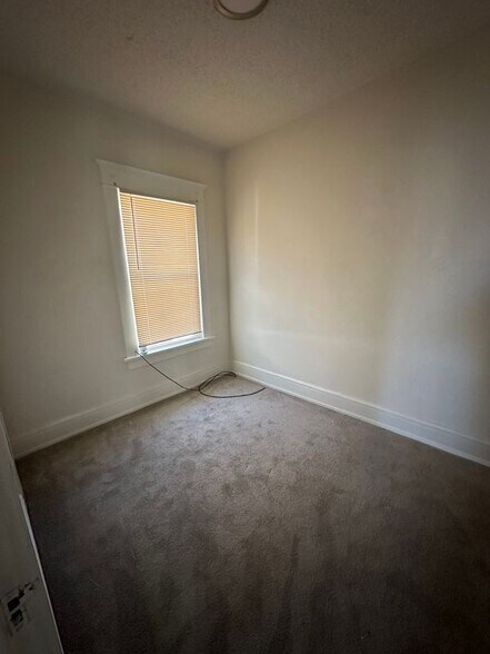 Building Photo - 2330 Fillmore Ave