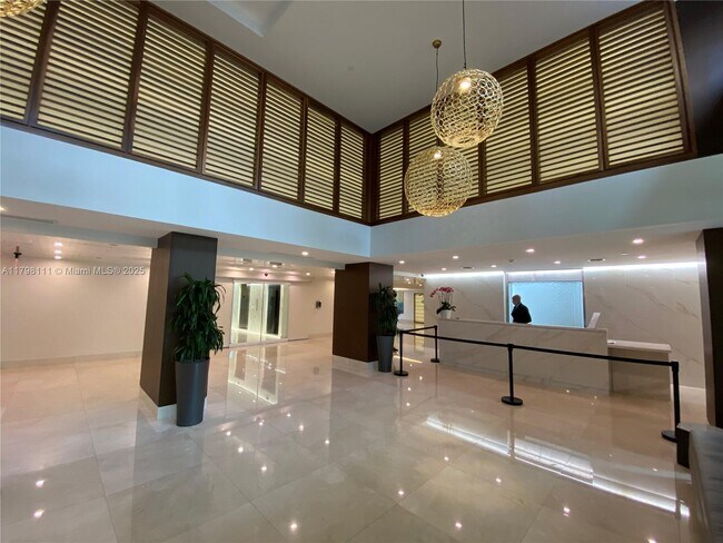 Building Photo - 540 Brickell Key Dr
