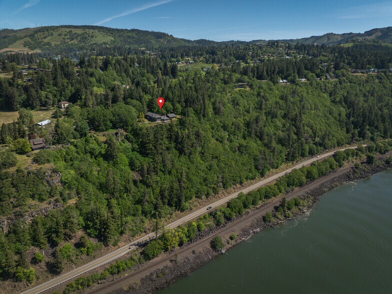 Building Photo - 395 SW Eyrie Rd