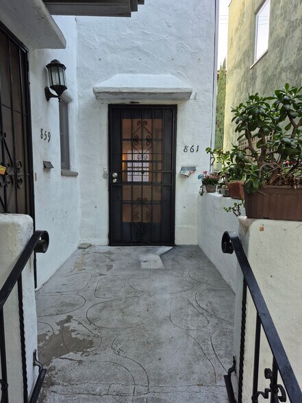 Front door - 861 N Alexandria Ave