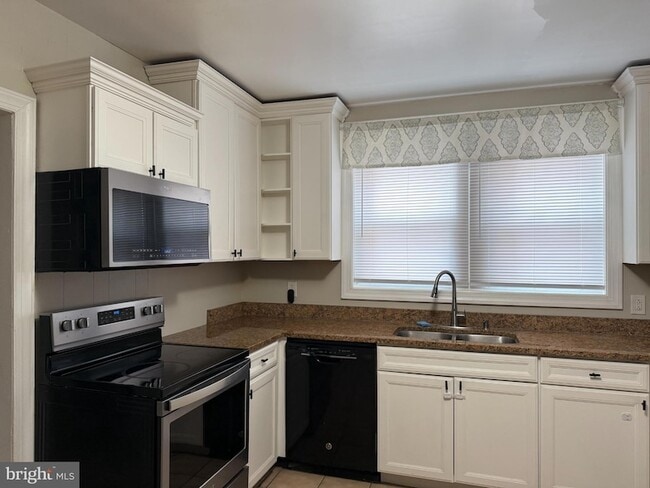 Building Photo - 15 E Brown St