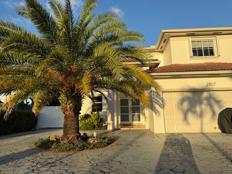 Primary Photo - 2807 SW 145th Ave