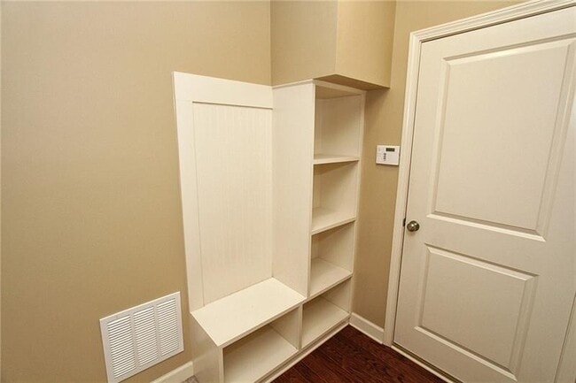 Building Photo - 7605 Lowery Oak Dr