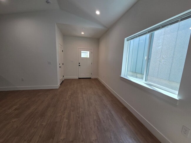 Building Photo - Brand New Build on Old Alturas - ALL Electric with City of Redding Solar!