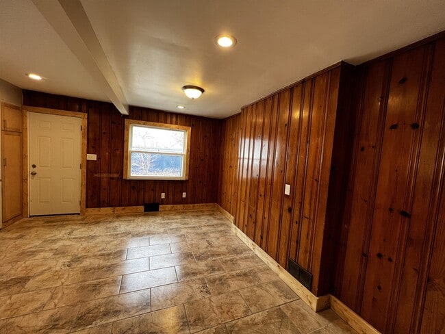 Building Photo - 104 N Brinker Ave