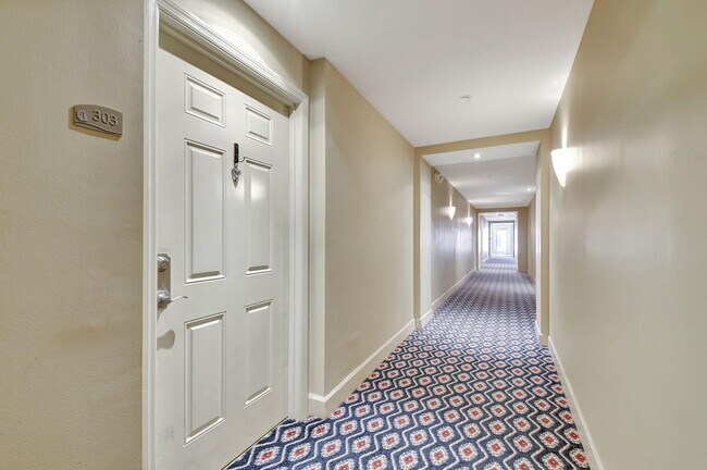 Building Photo - 802 W Windward Way