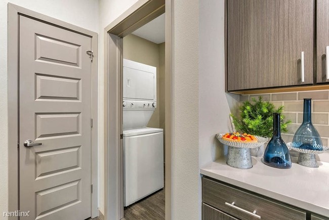 Building Photo - 1 br, 1 bath Apartment - 505 Westcott St 020