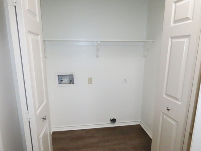 Building Photo - Whitehouse ISD! Beautifully Updated 3 Bedr...