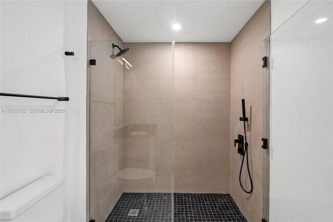 Building Photo - 225 N Miami Ave