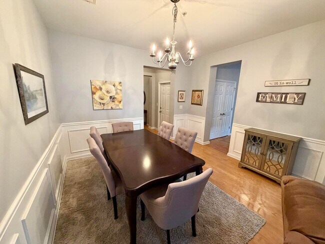 Building Photo - Wow! Check out this charming 3 bedroom 2.5 bathroom townhome in Newnan!
