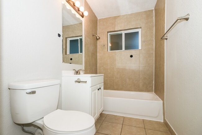 Building Photo - 2125 Dewberry Ln