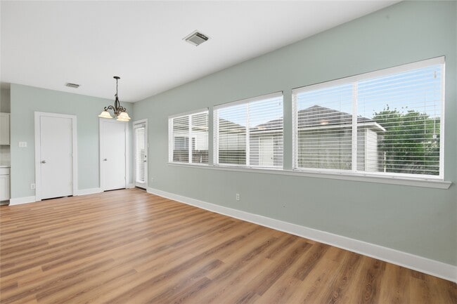 Building Photo - 1613 Palcio Real Dr