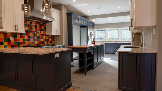 Building Photo - 207 GARDEN St