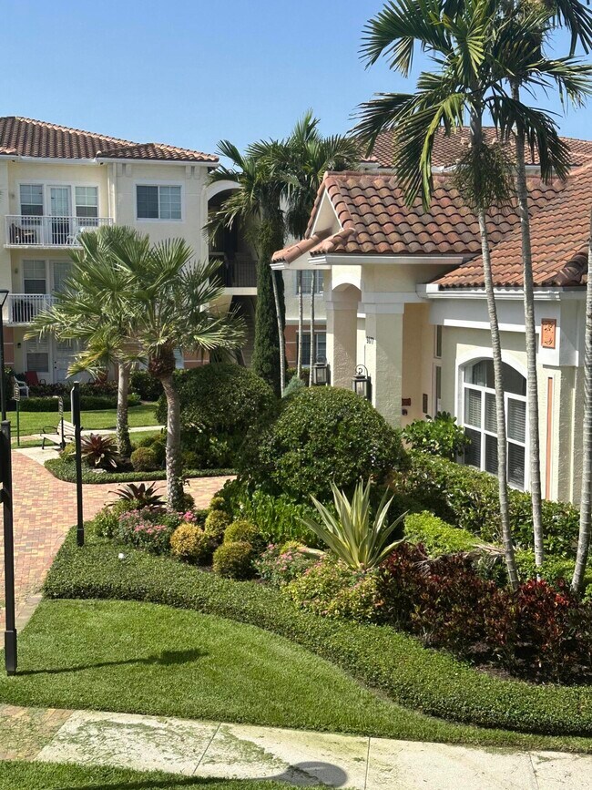 Building Photo - 9833 Baywinds Blvd