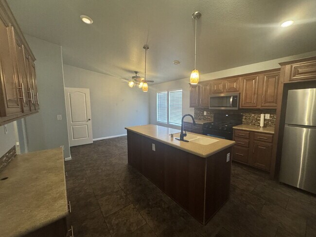 Building Photo - "Spacious 3-Bedroom Oasis with 2 Full Baths on Mount Rainier Ave, Las Vegas – Your Perfect Retrea...