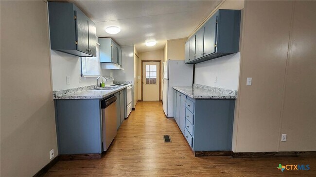 Building Photo - 590 Canal Ln