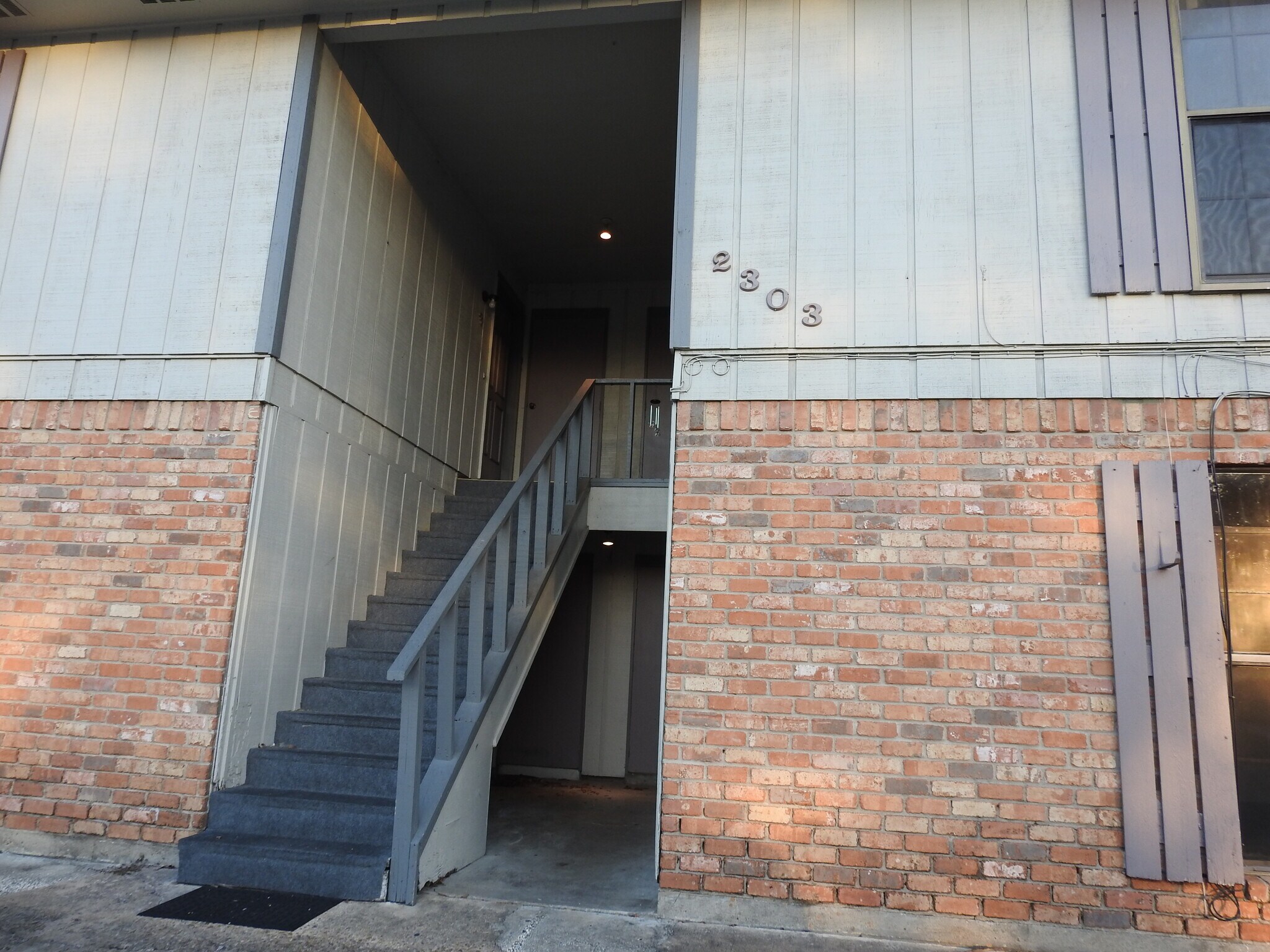 Building Photo - 2303 Elm Ave